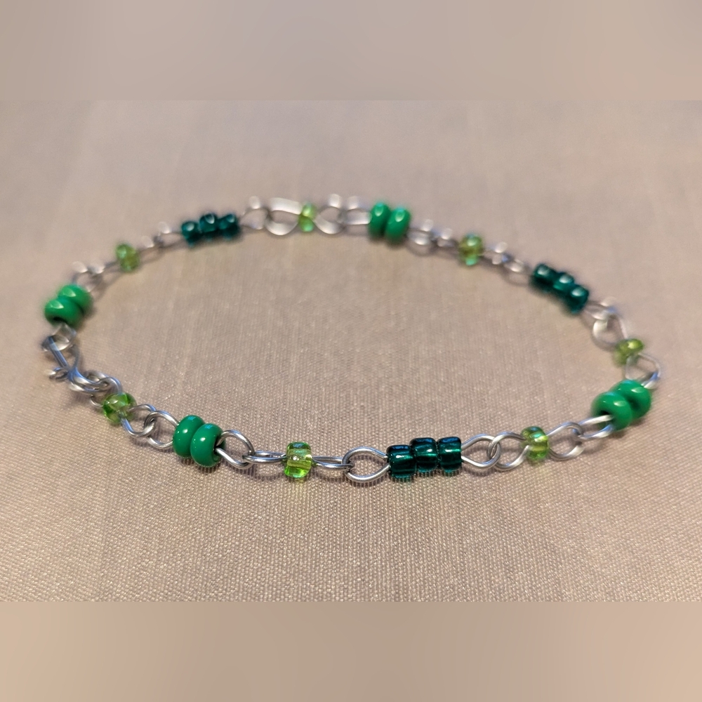 Bracelet, metal and green beads of multiple shades
